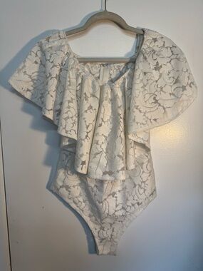 Floral Lace Off-Shoulder Ruffle Bodysuit in Ivory White